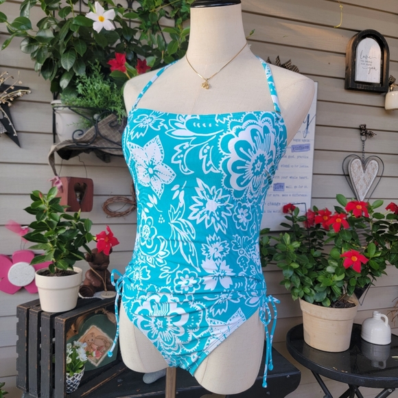 BEACH HOUSE ♡ Gorgeous Aqua Blue 'n White Strap(Less) Tie Back Adj Swimsuit 12 - Picture 12 of 17